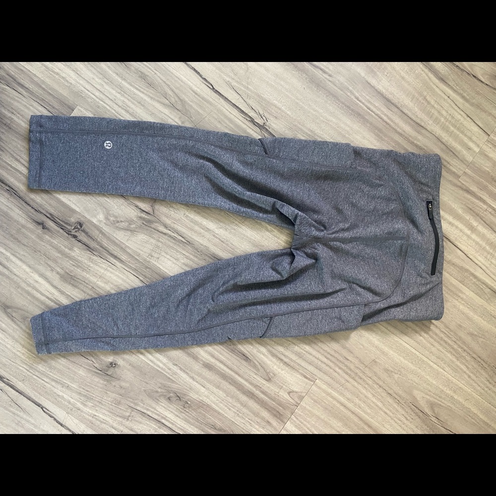 Lululemon size 4 23” leggings with pockets